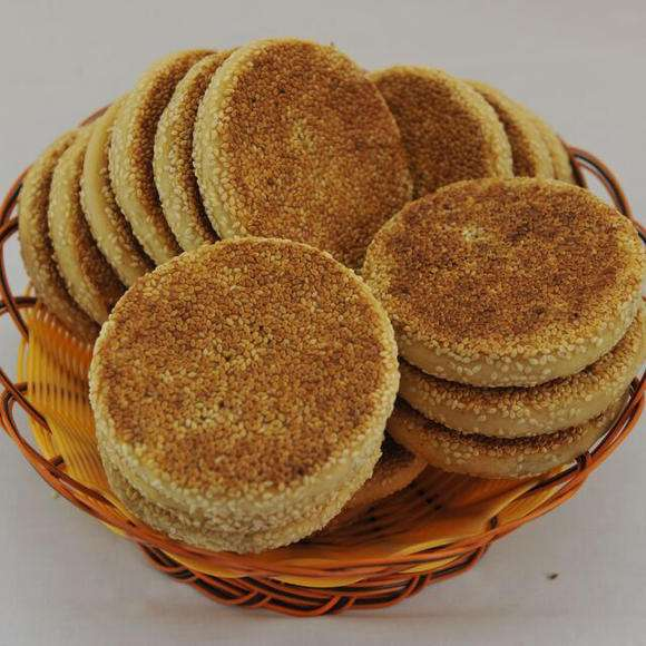 湖北咸宁特产"通山麻饼",口感酥脆,味道甜而不腻,你吃过吗?