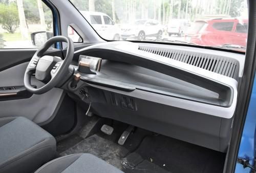 5米的车长范围内,宝骏e200把空间利用到了极致.