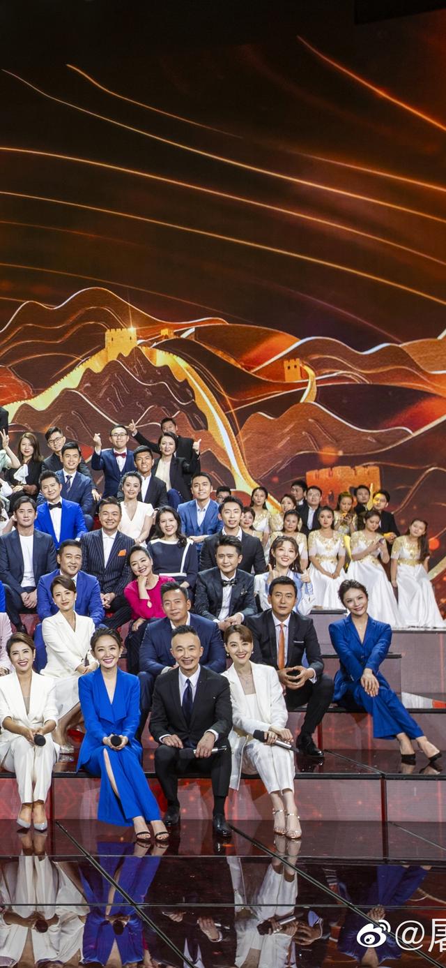 央视地方107位主持人大合影,气质比明星们优雅,你认识几个?
