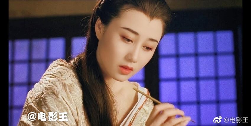 红场飞龙上映30周年特别截了利智在电影中的几个造型