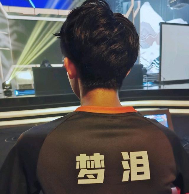 ag梦泪为何要辍学打kpl?从1件小事可以看出:他的天赋堪称t0