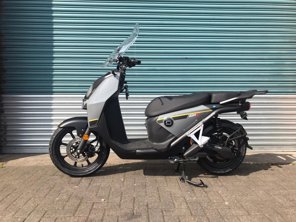 媲美125踏板摩托的电摩 速珂cpx电动车实拍