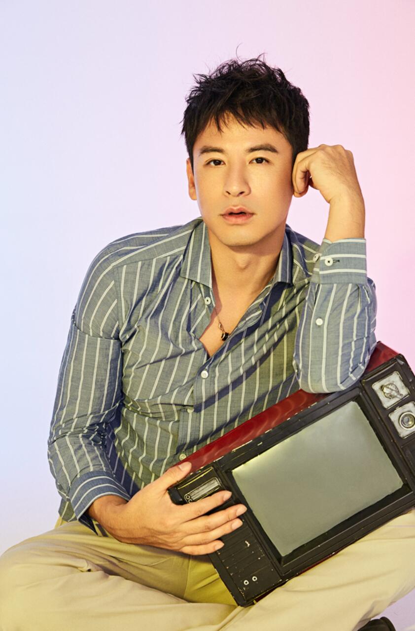 钱泳辰琉璃东方岛主引热议最新写真时尚型男范