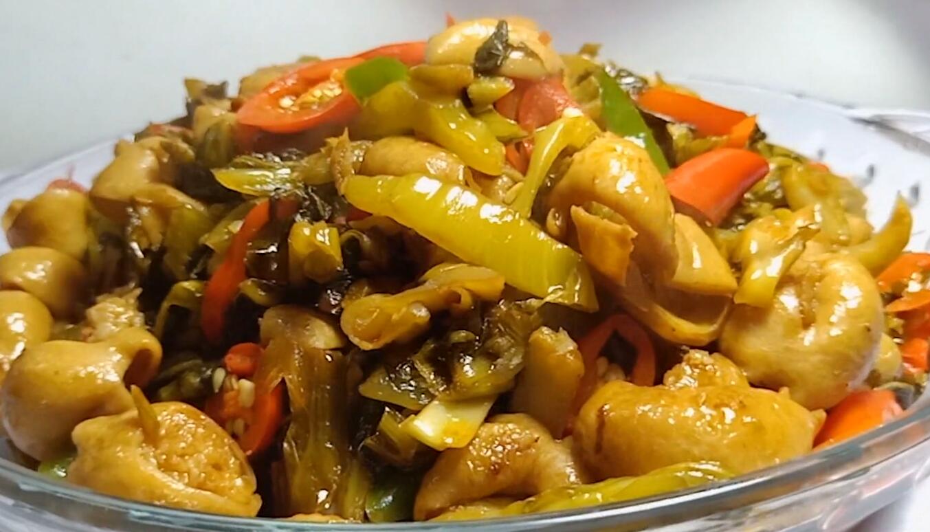 教你做酸菜炒大肠香脆可口让人无法抗拒下酒下饭最适合