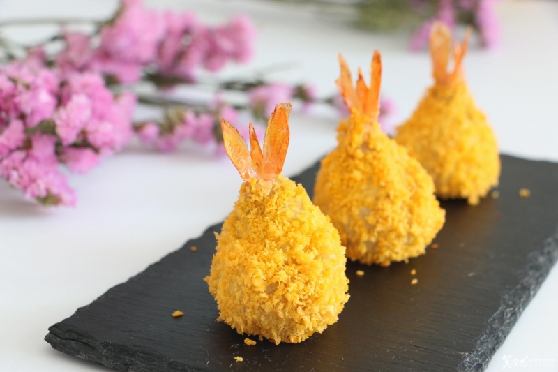 油,盐,胡椒粉,面包糠.