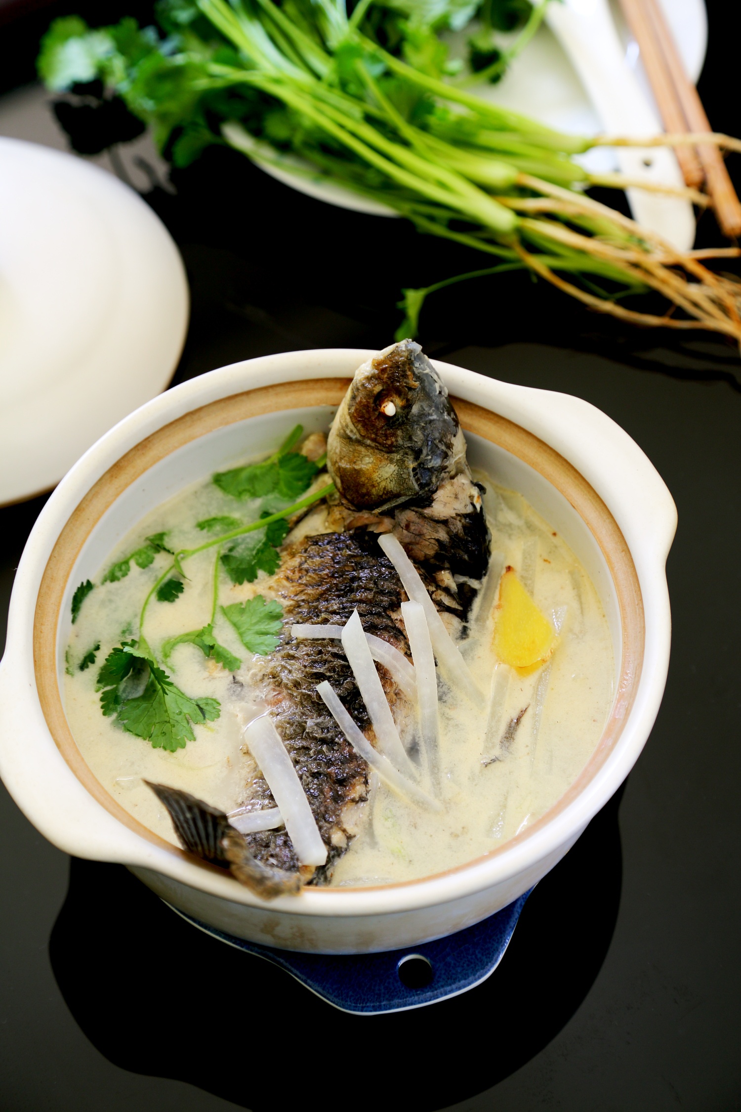 鲫鱼汤要炖的鲜香浓白,这些细节做对了,让家人喝上