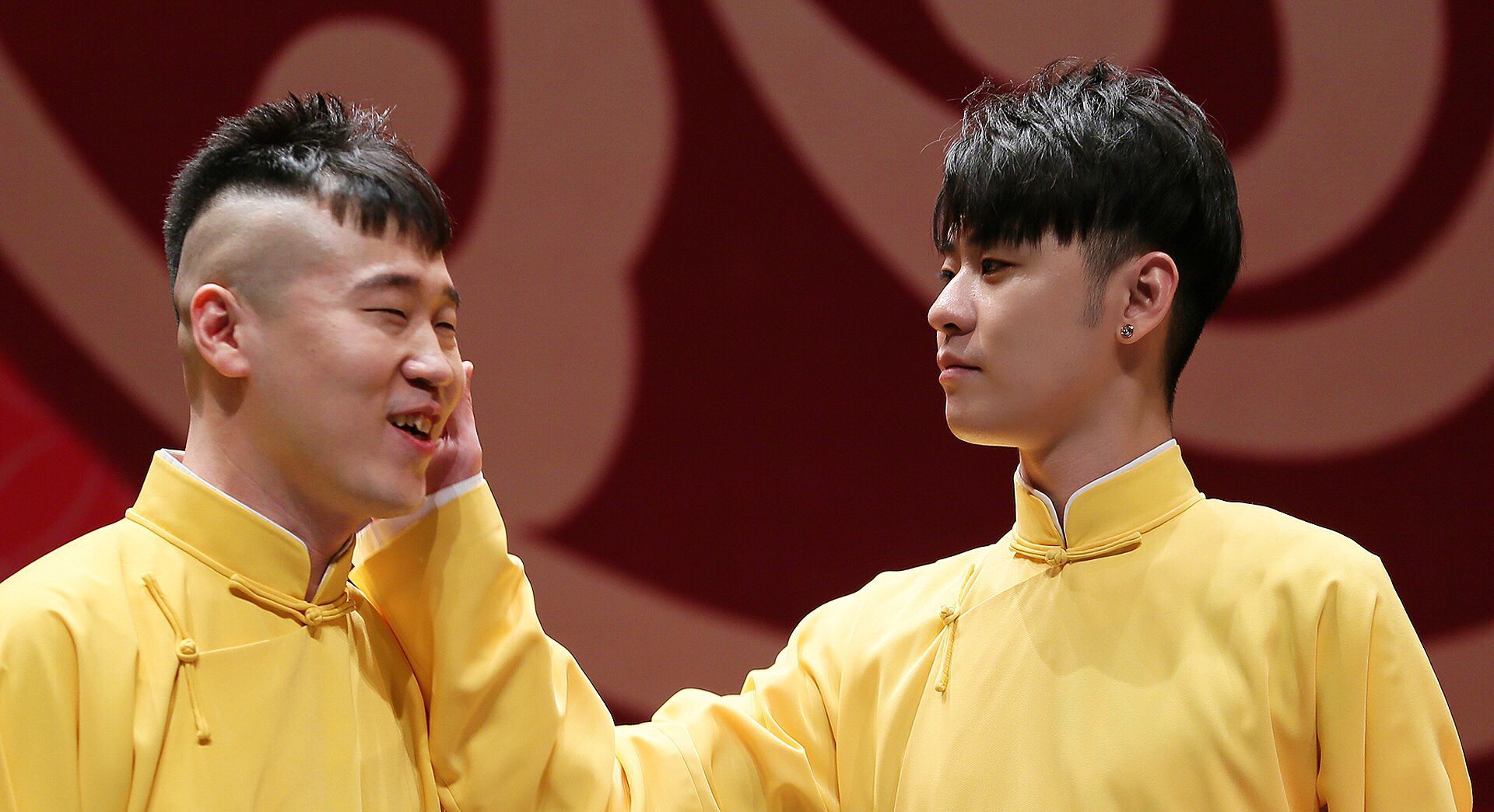 德云社张云雷和杨九郎,共同庆祝搭档七周年,用情商击破裂穴传言