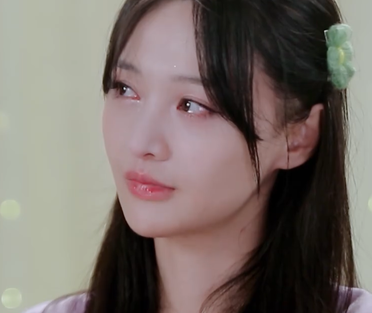 郑爽节目称太早懂事不是幸福,谁留意到她的表情?令人心疼