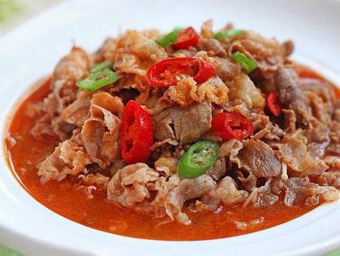 西芹炒蘑菇肥牛金针菇玉米烧排骨香辣红油金针菇