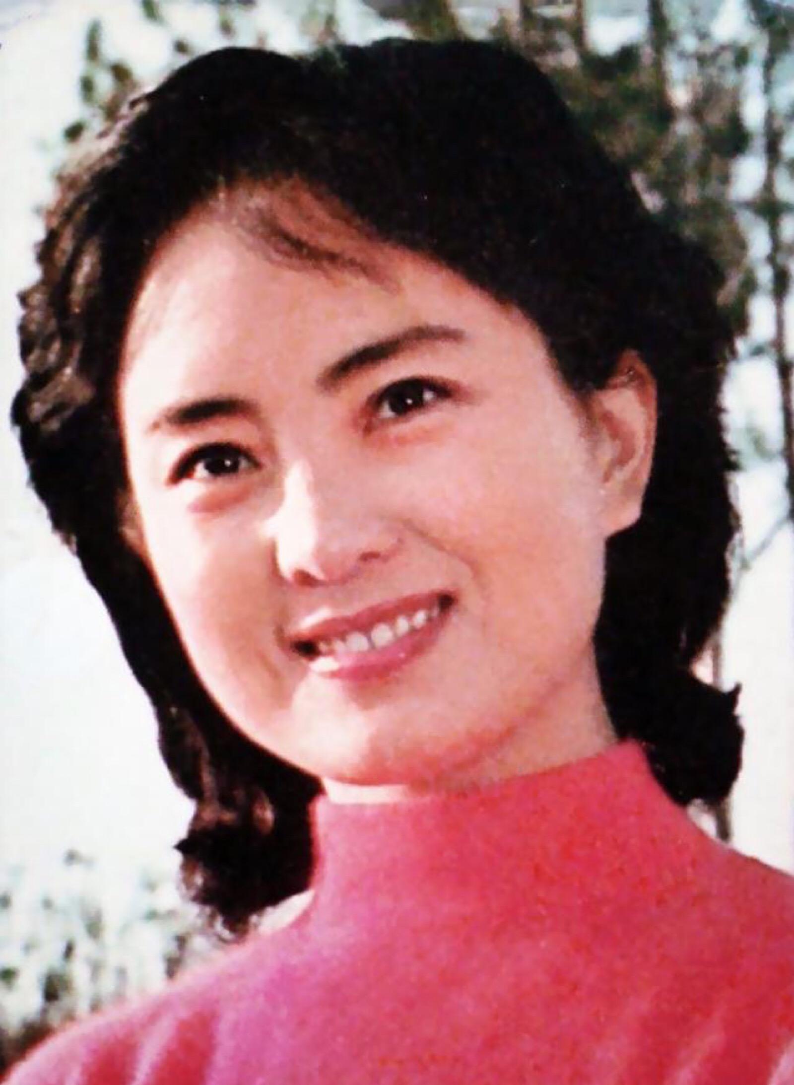 团到河北省挑选演员,他们看中了在一所村小学担任代课老师的张金玲