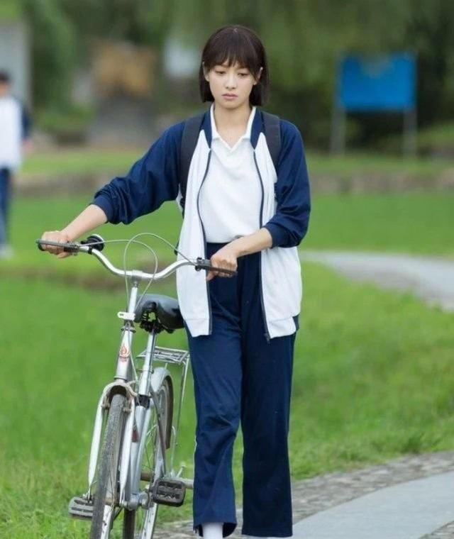32岁的宋茜扮学生毫无违和感,穿上清新的校服,变身校园女神