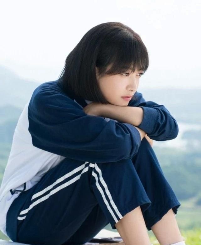 32岁的宋茜扮学生毫无违和感,穿上清新的校服,变身校园女神