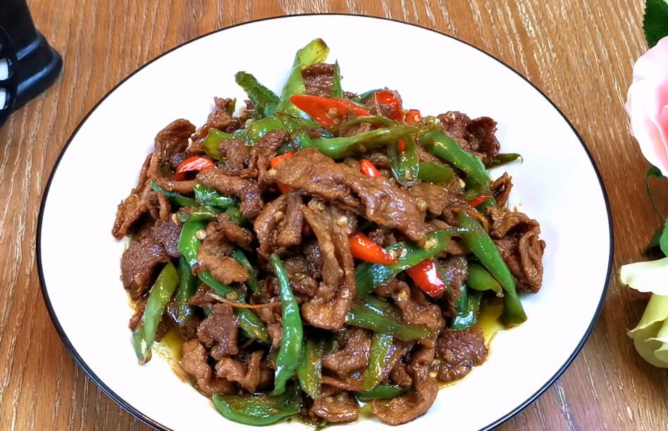 尖椒炒牛肉农家做法,肉嫩爽口不老不柴,吃起来非常过瘾