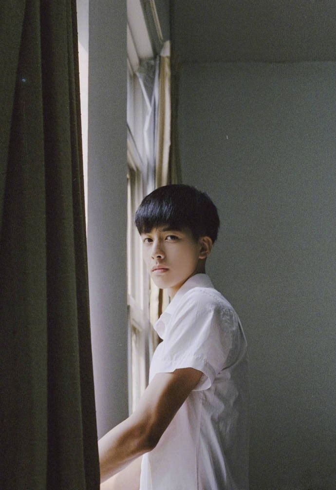 说什么都对的男神 全球少女梦的浓颜系弟弟|淘宝|宋威龙|脸蛋_新浪