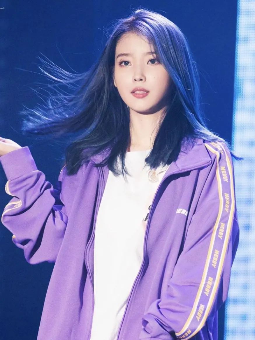 怪不得hailey这么爱运动装,穿对了居然这么时髦!