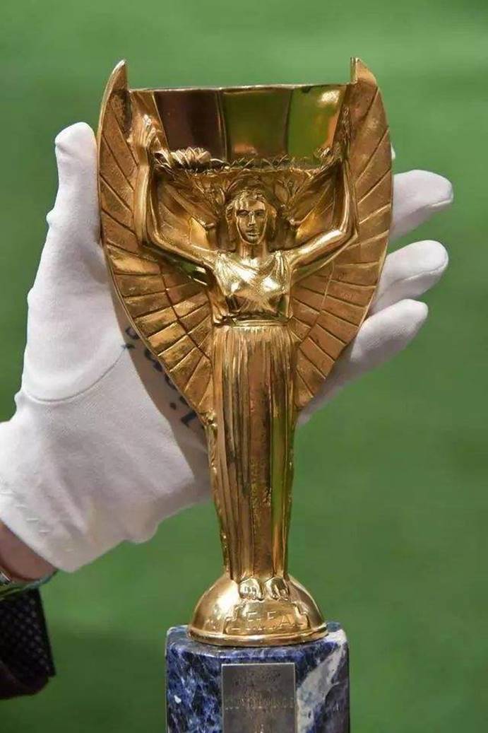 近代离奇失踪的三大珍宝1966年被盗的雷米特杯消失得最诡异