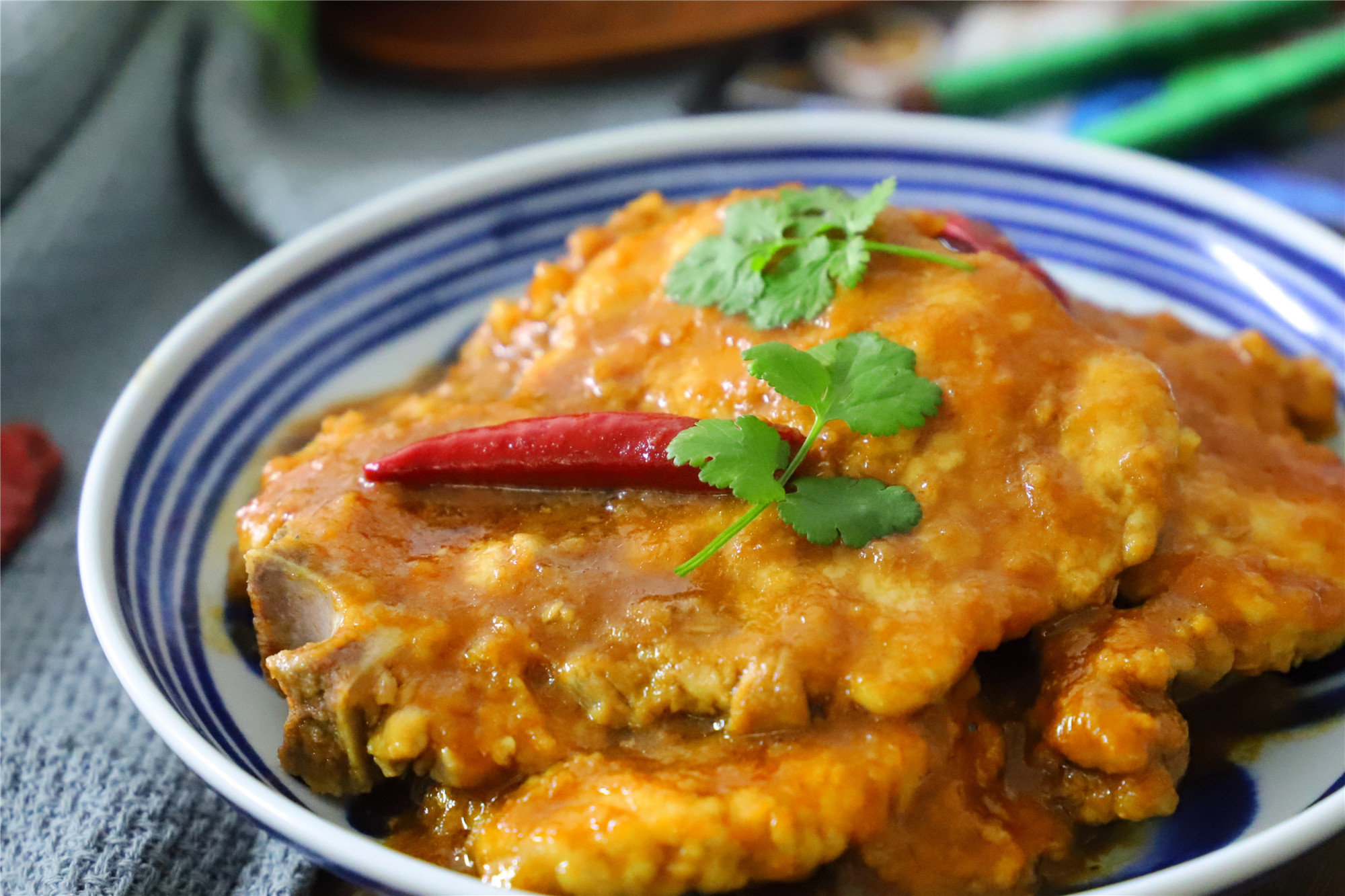 红烧大排好吃有诀窍,一拍二炸三煮,简单三步,大排