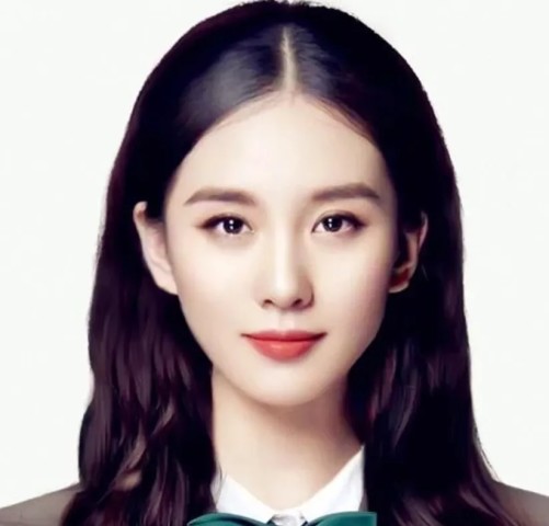 她因参加《跑男》被大家熟知,是颜值极高的一位女明星,被很多人都称赞