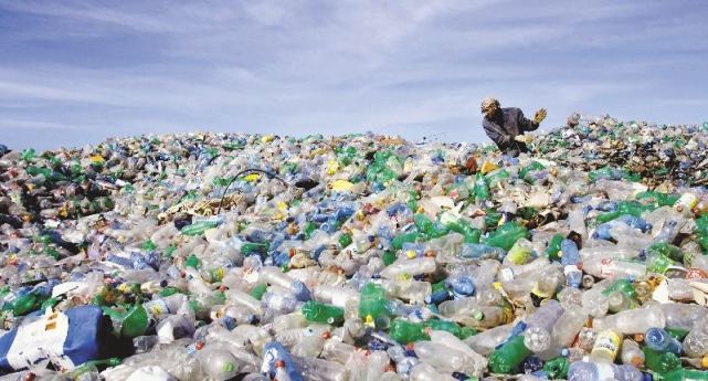 连专家都不知如何解决,据了解这个垃圾岛被网友称之为"第八大陆"