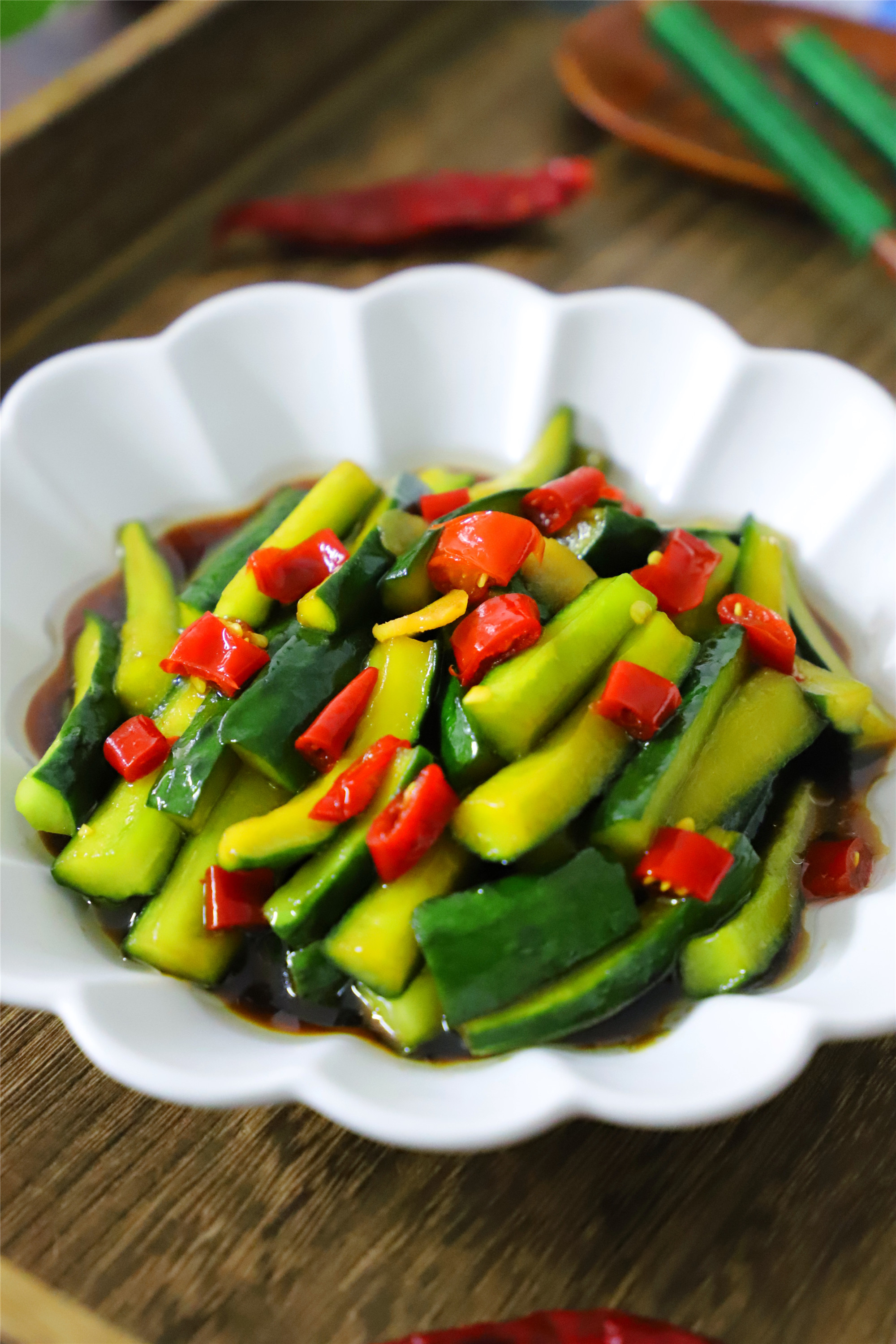 老妈用了40年的凉拌黄瓜做法拌好就能吃清脆爽口开胃又下饭