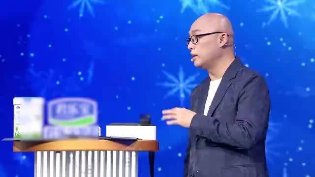主持人孟非晒身穿病号服发文,称一定要和医生说好酒量的大小