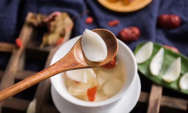 百合水:我秋天常喝的润肤水