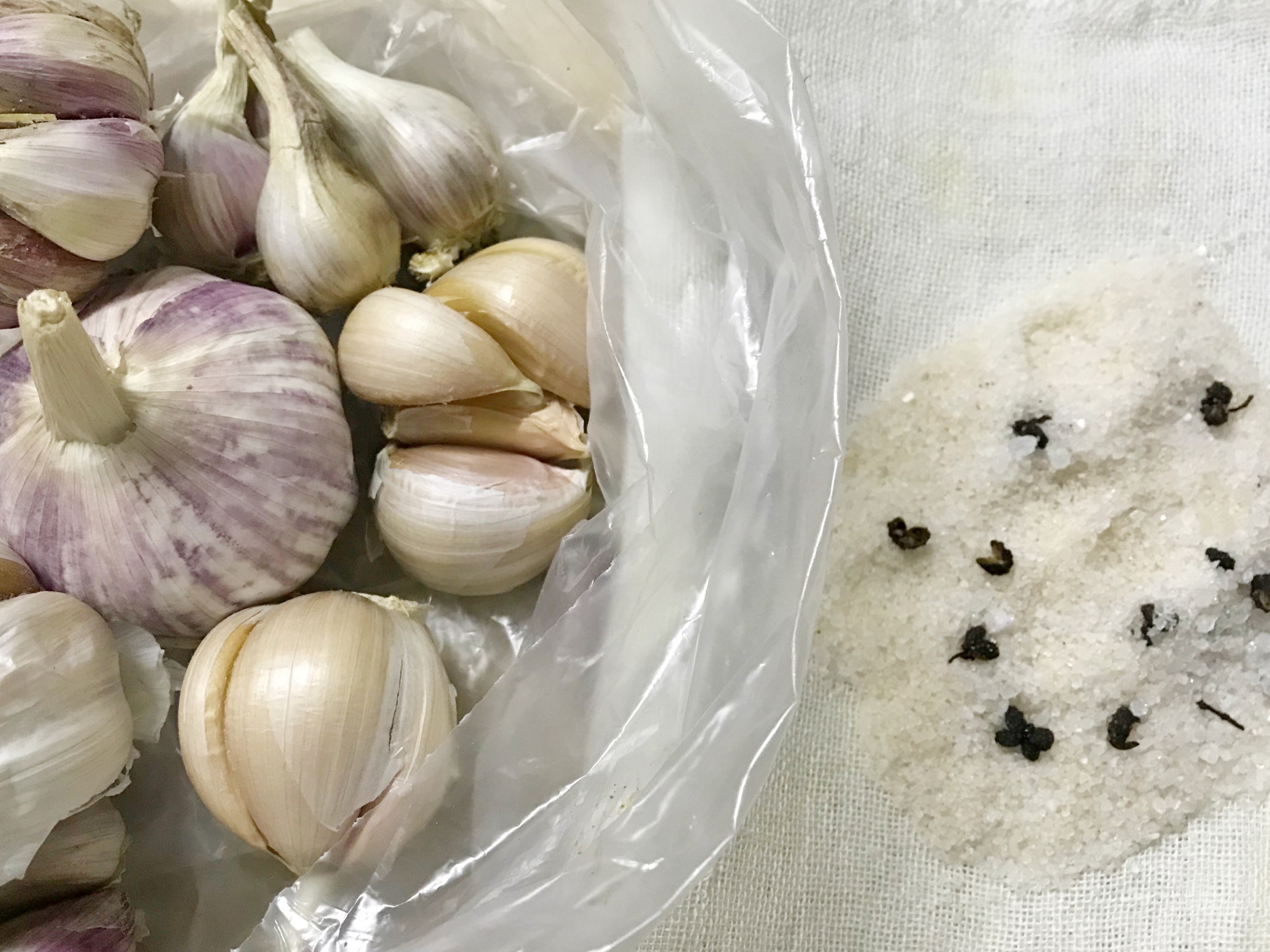 大蒜保存有技巧用这3种方法放1年不发芽不干瘪省钱又实用