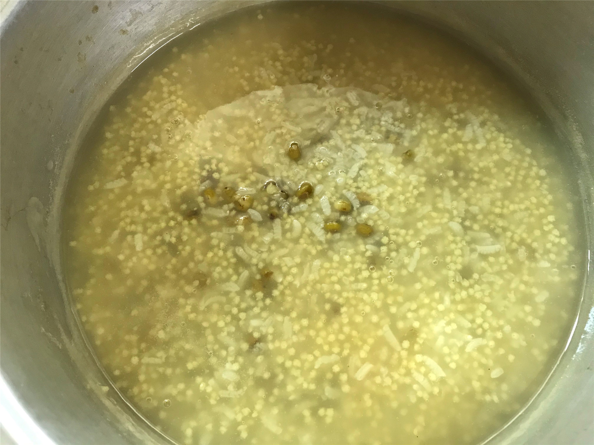 煮绿豆时,别直接下锅,多加1步,绿豆10分钟开花,简单又省时