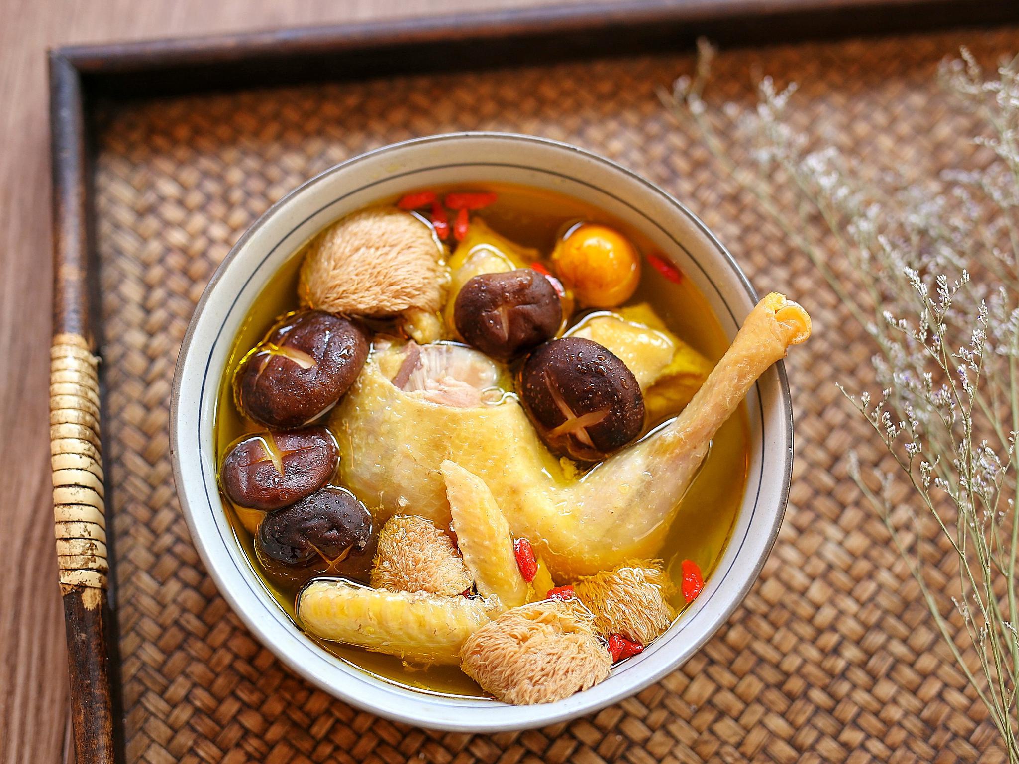 猴头菇虽然是个不错的食材,但是炖汤之前没处理好的话,炖出来的味道会