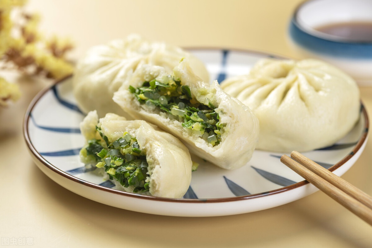 韭菜鸡蛋包子家常做法,独享美味,不用担心口气问题啦