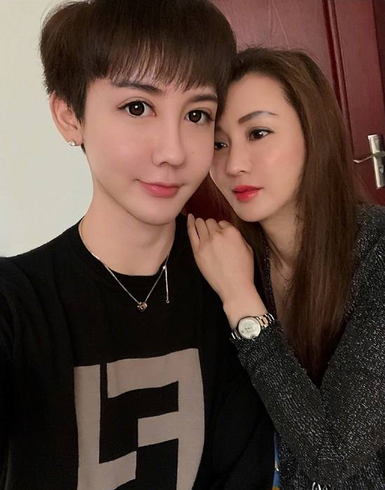 “蛇精男”刘梓晨久违发文，称在毁容期跟死没分别！|刘梓晨|毁容|蛇精男_新浪新闻