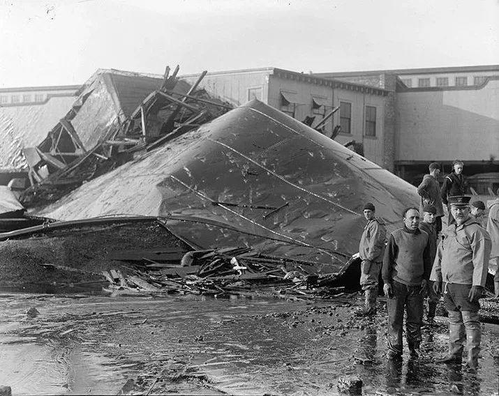 1919年波士顿750万吨糖蜜爆炸,21人像蚊子一样被黏丧生