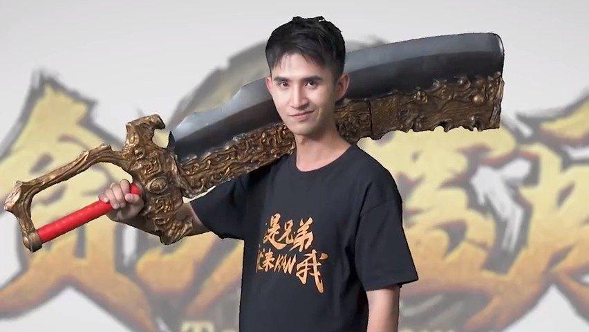 歪嘴龙王拍摄《贪玩蓝月》广告