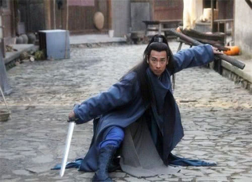 拿长剑演古装的功夫明星吴京很稚嫩最后这位最霸气