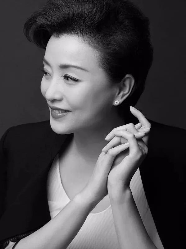 杨澜采访个性才女刘索拉:教你三招,让你告别聊天"终结者"称号|杨澜|刘