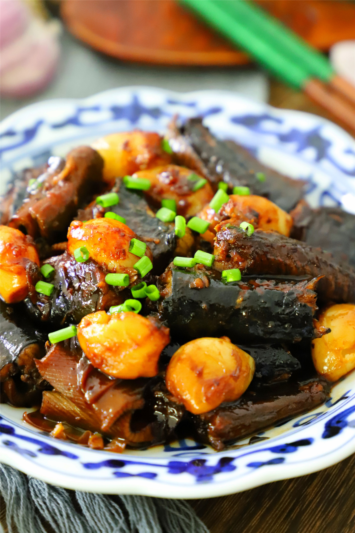 端午前后,这鱼正当吃,蛋白质含量高,简单一焖,鲜香入味又营养