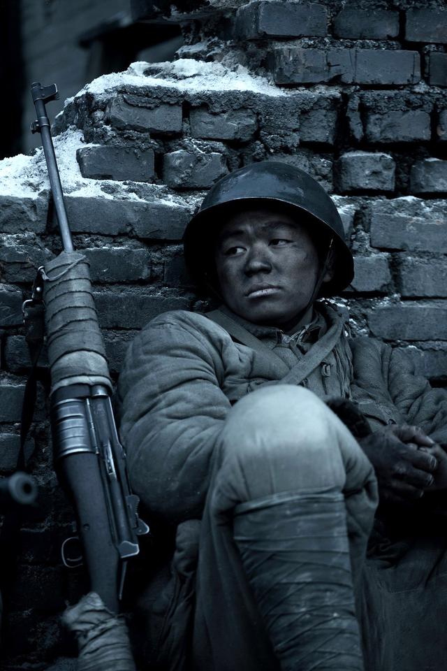 张译八佰上映预定爆款但到达顶峰它还需要跨过一道坎