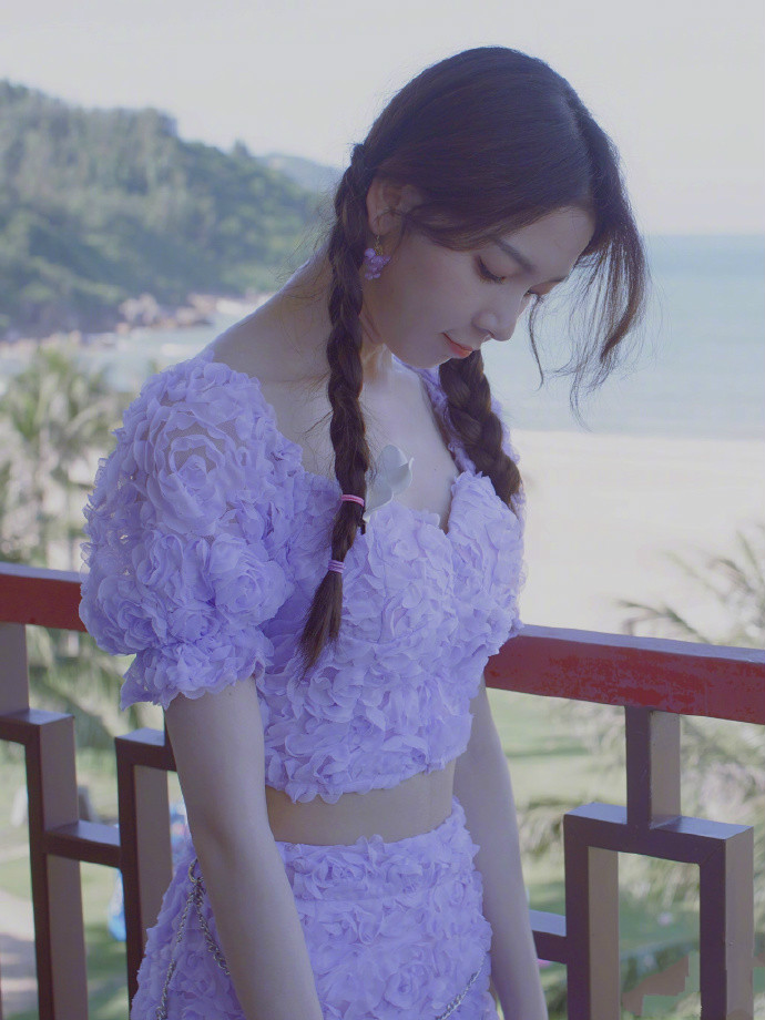 瘦才是王道!陈瑶做客《冲浪店》秀蚂蚁腰,男生们眼光亮了