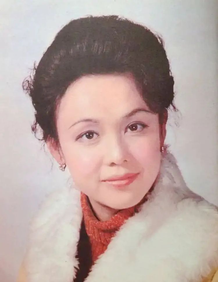 凭生活的颤音让观众记住一辈子为嫁老外息影冷眉今如何