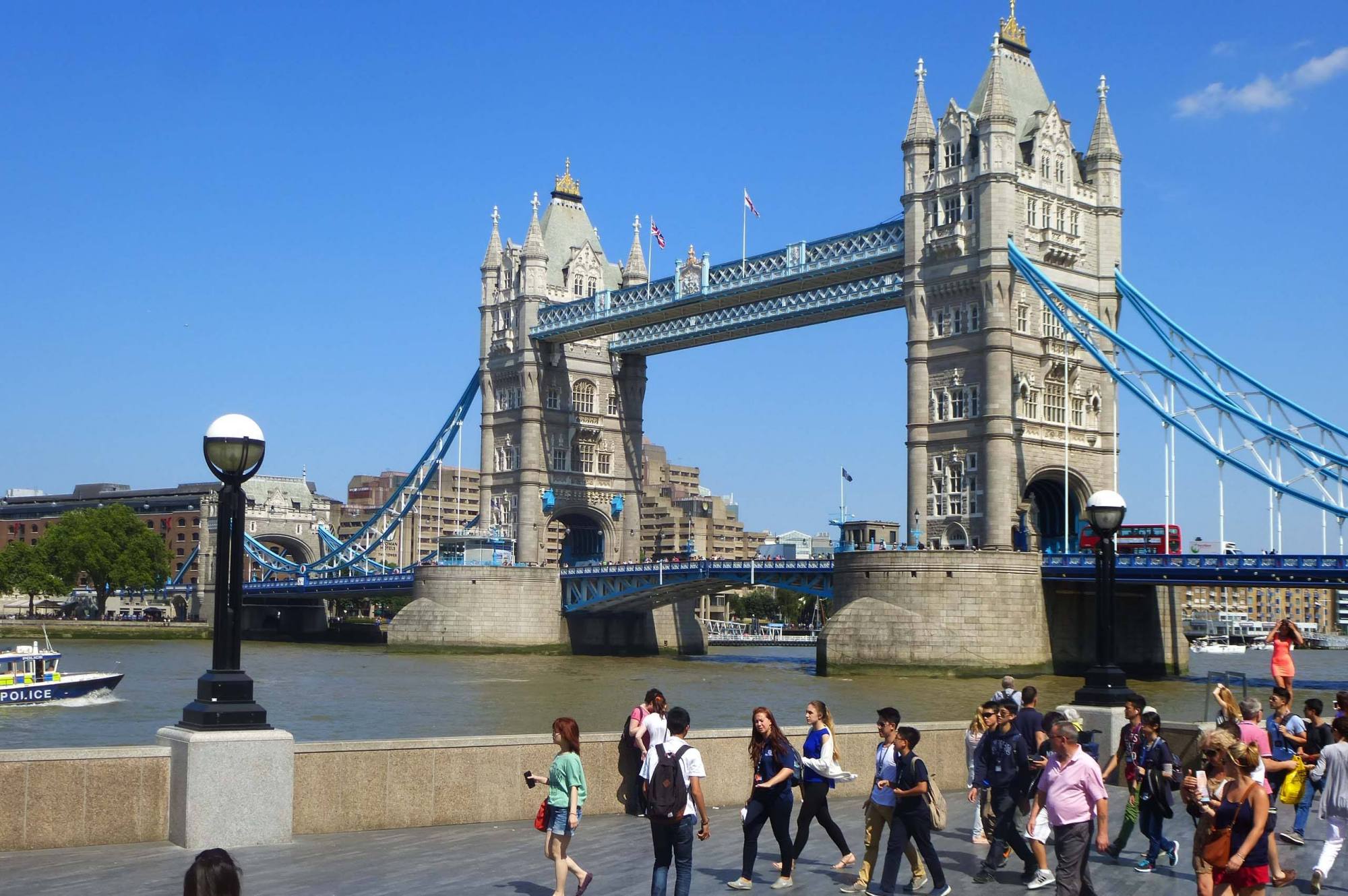 泰晤士河岸发现一个假牙,为何是珍贵文物,原因有一点