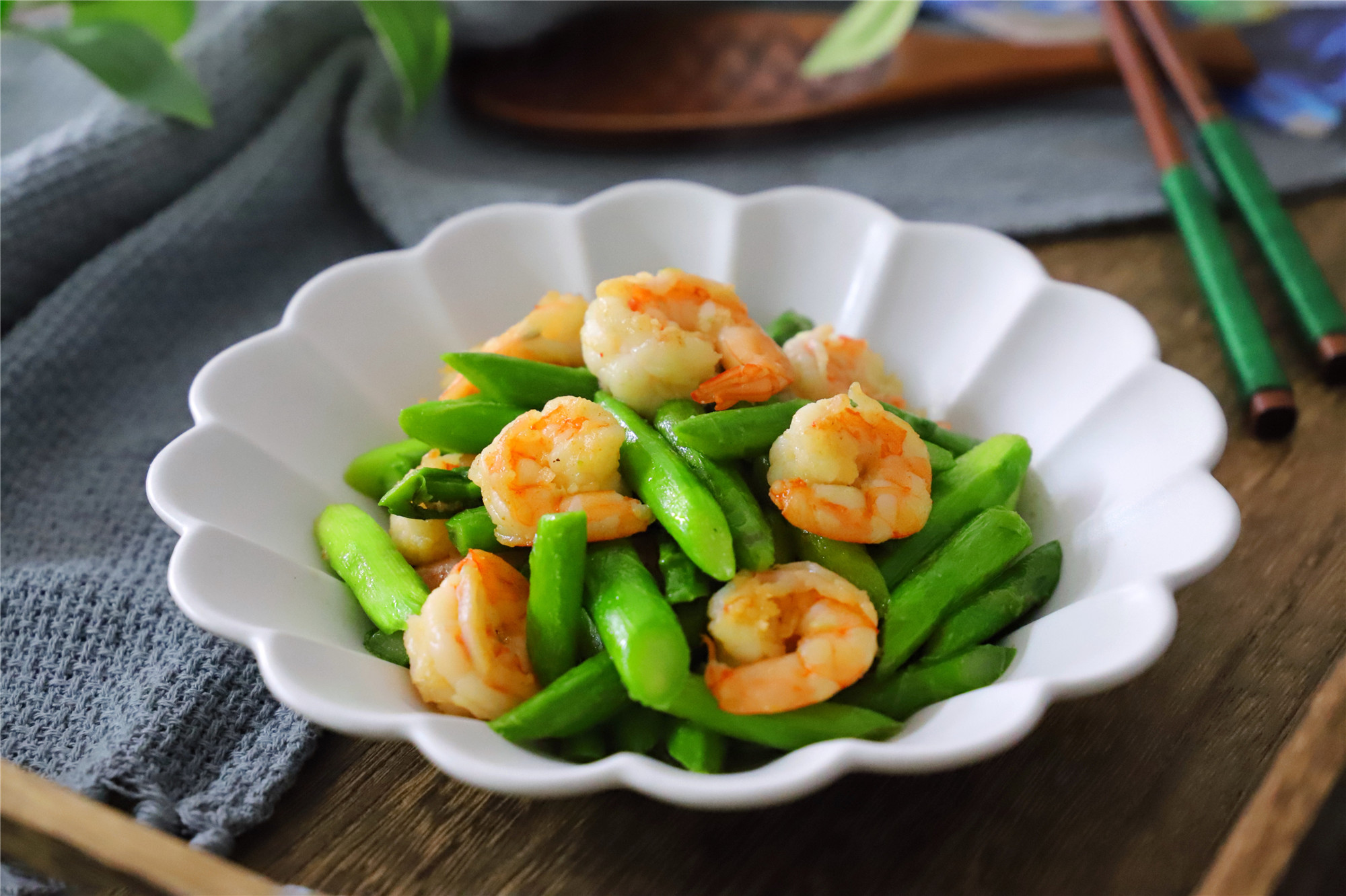 芦笋炒虾仁,有人焯水有人过油,教你正确做法,鲜嫩入味还不腥