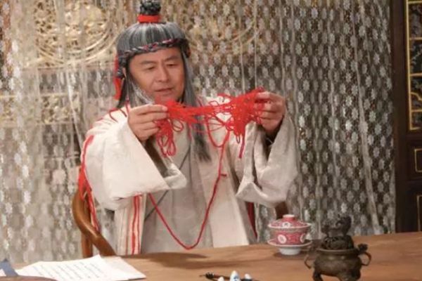 枕头下面放红绳催桃花运风水方法婚姻美满称心如意