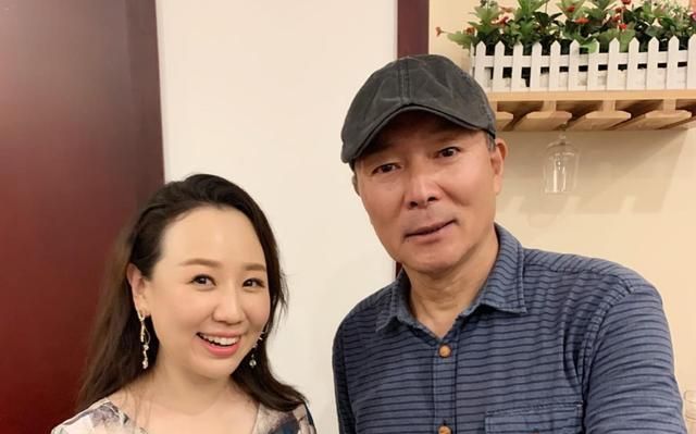 "影帝"谢园去世,和二婚老婆恩爱22年无儿女,葛优梁天悲痛送别