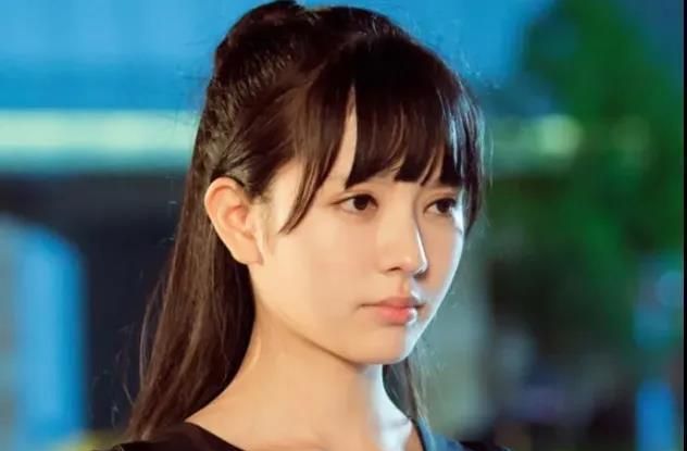 有种"整容"叫做《旋风少女》戚百草,掀起刘海一刹那,是心动啊|百草