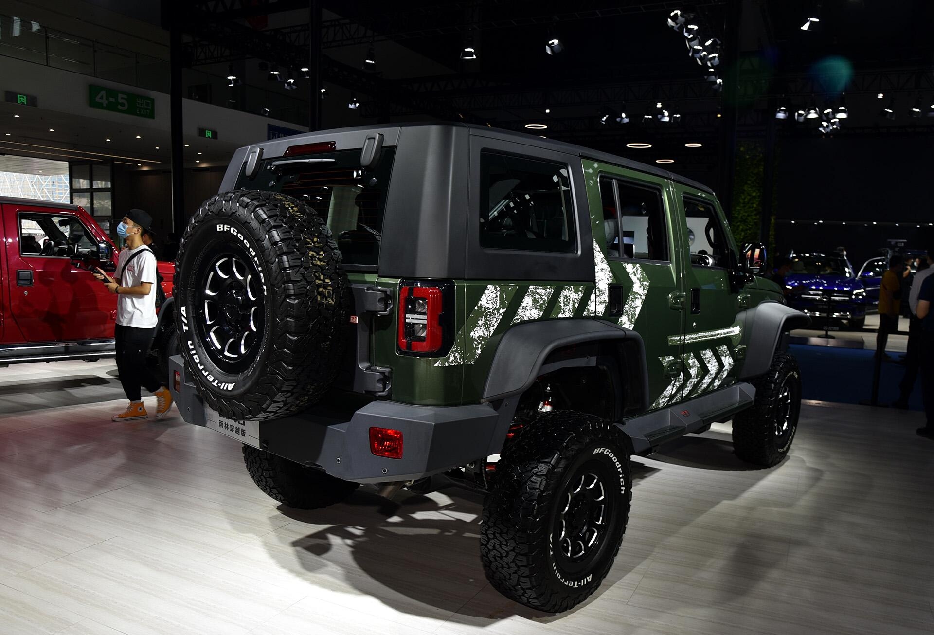 2021款北汽bj40来袭,预售17万,2.0t 四驱,霸气