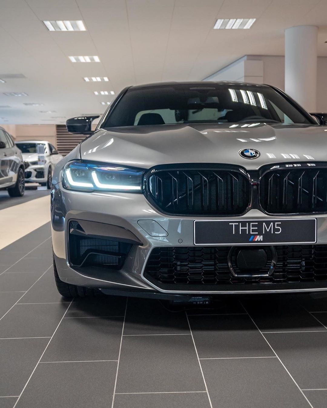 新款宝马m5雷霆版实车 很运动的造型