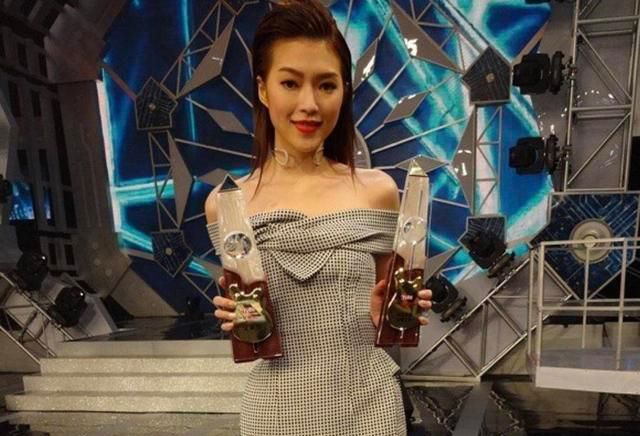 连诗雅曾16岁恋爱时曝出不雅照,今颈椎骨移位,因平时太紧张
