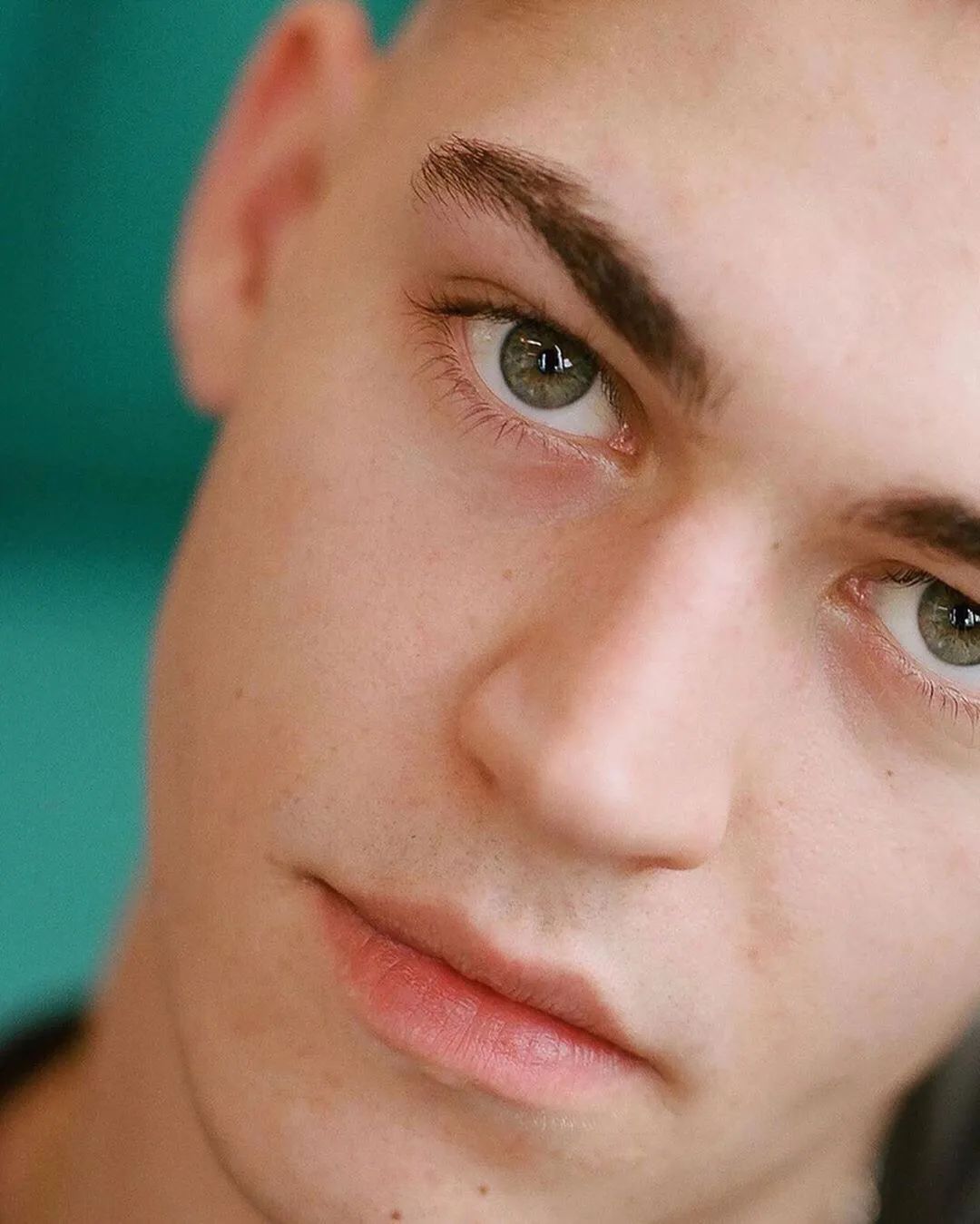 哈利波特里小伏地魔的演员长大了好帅我好喜欢