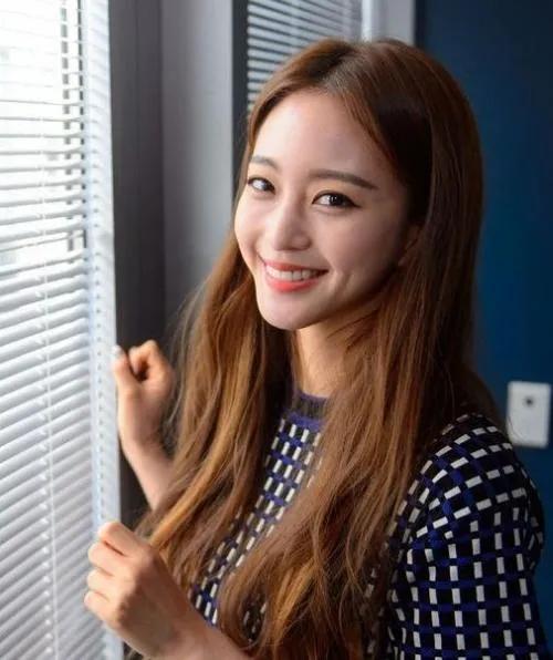 秀60亿豪宅,38岁仍拒绝结婚,富婆韩艺瑟还有什么不敢的?