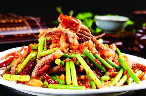 香辣鱿鱼须,麻辣筋道,滋味火爆,味道不输饭馆里的